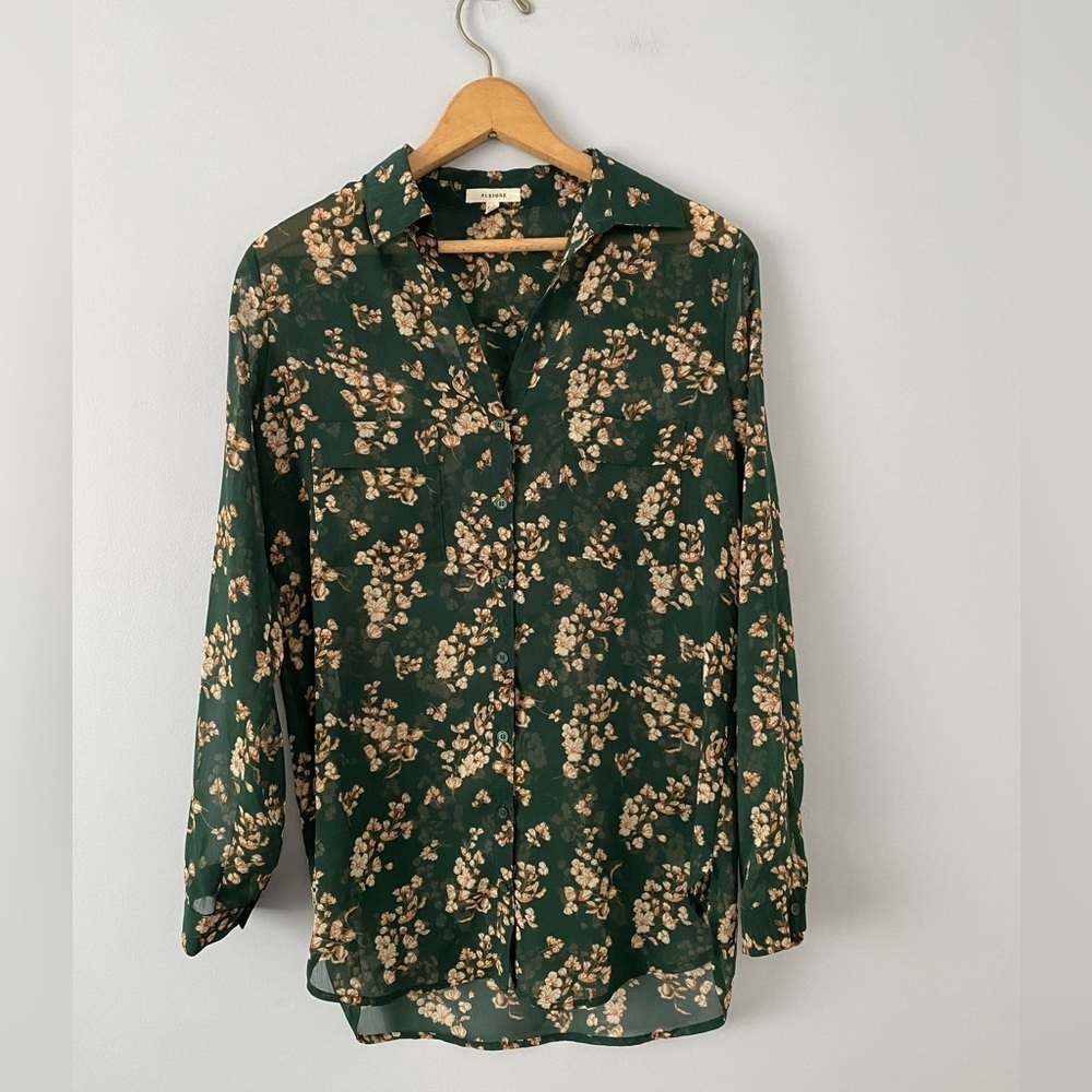 Pleione Semi-Sheer Button Up V Neck Blouse, Womens Size XS, Green Floral Top